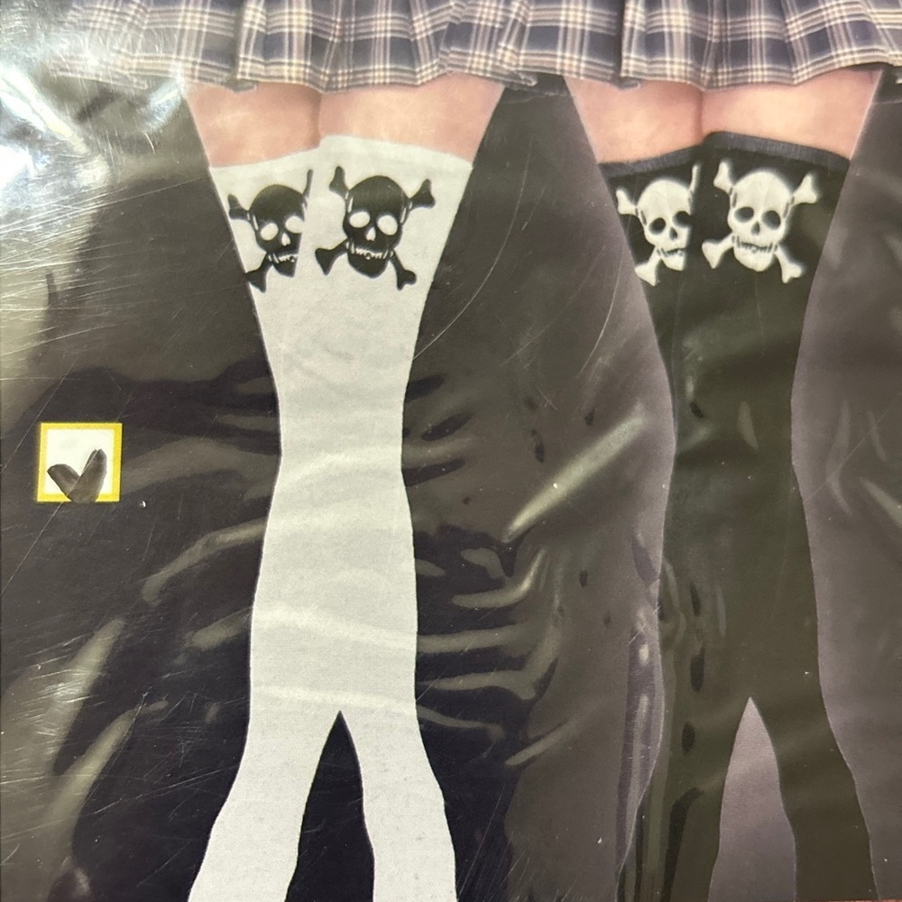 Thigh high skull & crossbones stockings/socks white Goth Punk Emo dress up new